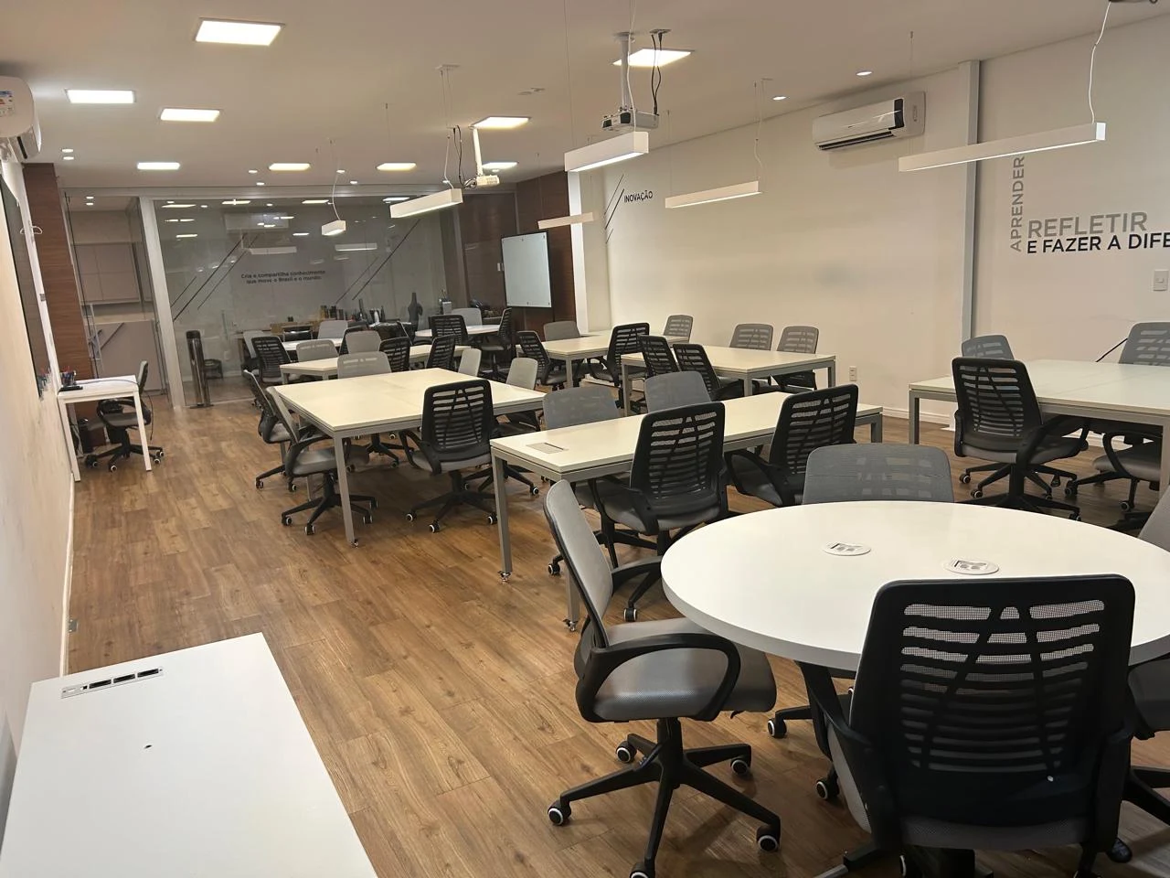 Sala corporativa Decision FGV SC